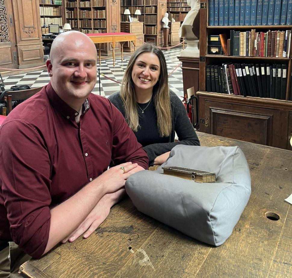 Un mister de 500 de ani care înconjura o carte de rugăciuni a fost elucidat 849301