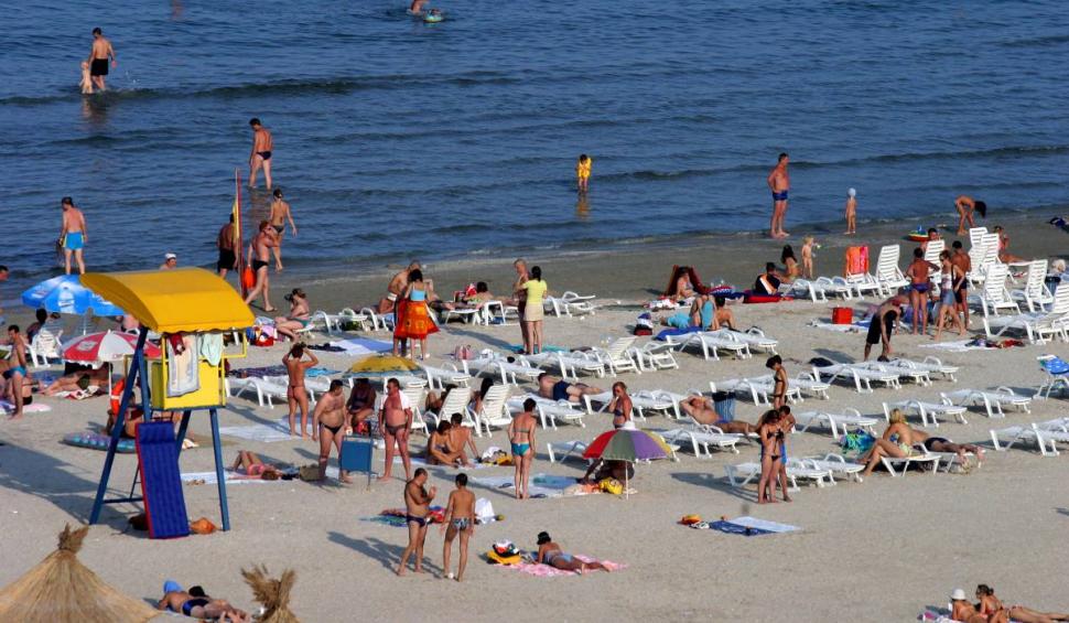 Fenomen rar pe litoral: Apa mării e rece ca în martie şi turiştii nu mai pot face baie. Ce este "upwelling" care a înghețat litoralul în plin sezon estival  849455