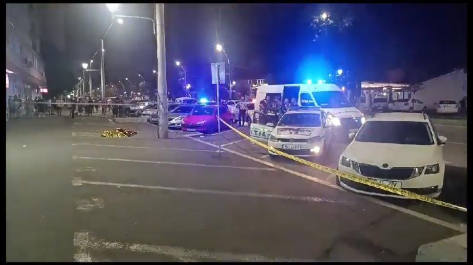 Un bărbat a murit, după ce a căzut de la etajul 7 al unui bloc din cartierul bucureștean Berceni. Primele imagini de la locul tragediei 849576