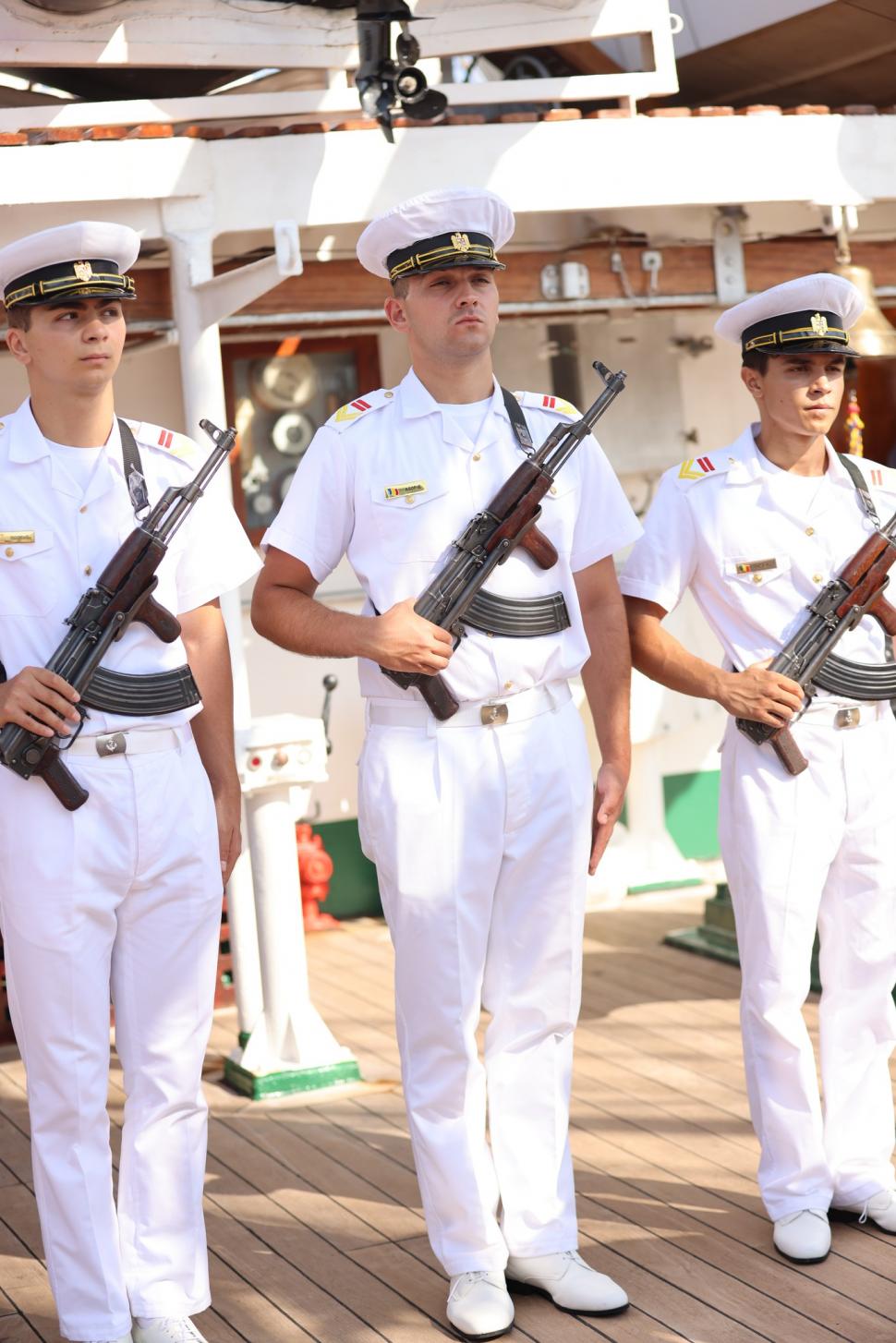 Imagini inedite cu Bricul Mircea în portul Izmir. Petrecere românească la bord cu membri ai comandamentelor NATO 849529