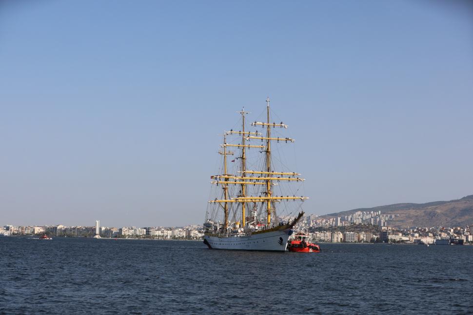 Imagini inedite cu Bricul Mircea în portul Izmir. Petrecere românească la bord cu membri ai comandamentelor NATO 849533