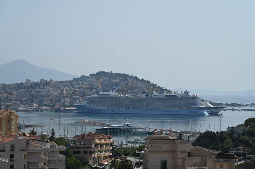 Imagini inedite cu Bricul Mircea în portul Izmir. Petrecere românească la bord cu membri ai comandamentelor NATO 849534
