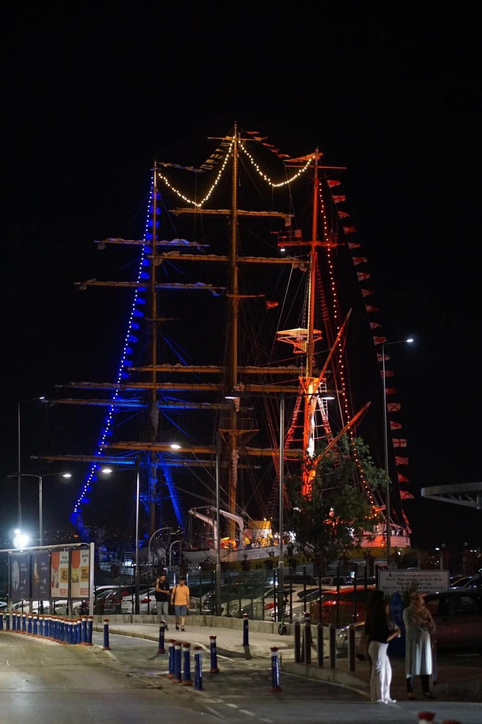 Imagini inedite cu Bricul Mircea în portul Izmir. Petrecere românească la bord cu membri ai comandamentelor NATO 849536