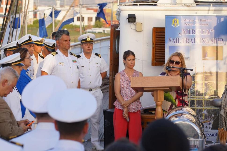 Imagini inedite cu Bricul Mircea în portul Izmir. Petrecere românească la bord cu membri ai comandamentelor NATO 849538