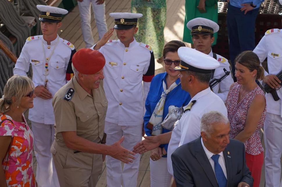 Imagini inedite cu Bricul Mircea în portul Izmir. Petrecere românească la bord cu membri ai comandamentelor NATO 849539