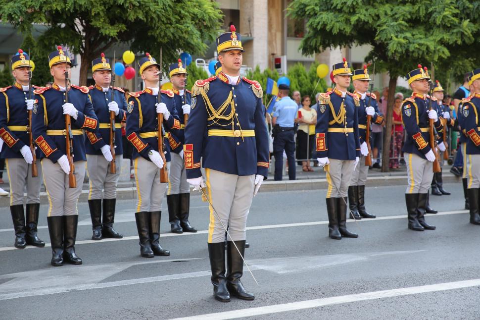 Ceremonie cu ocazia Zilei Imnului Național, în centrul Bucureștiului. Clipe emoționante în fața Cercului Militar 849555