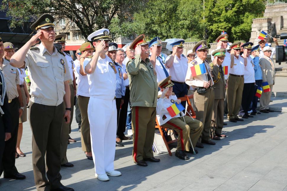 Ceremonie cu ocazia Zilei Imnului Național, în centrul Bucureștiului. Clipe emoționante în fața Cercului Militar 849556
