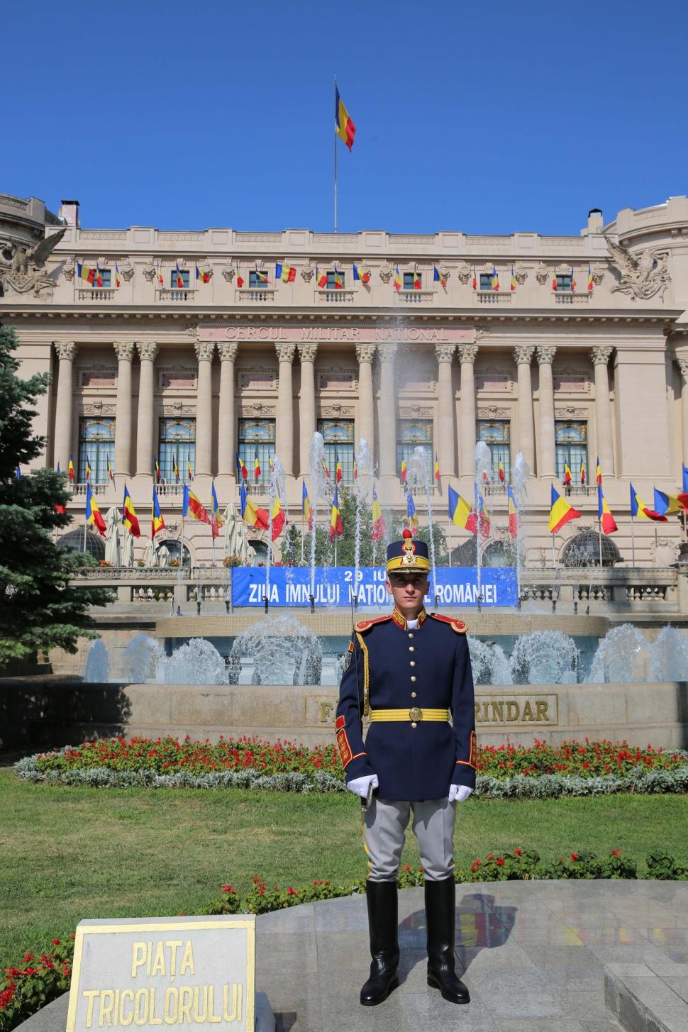 Ceremonie cu ocazia Zilei Imnului Național, în centrul Bucureștiului. Clipe emoționante în fața Cercului Militar 849557