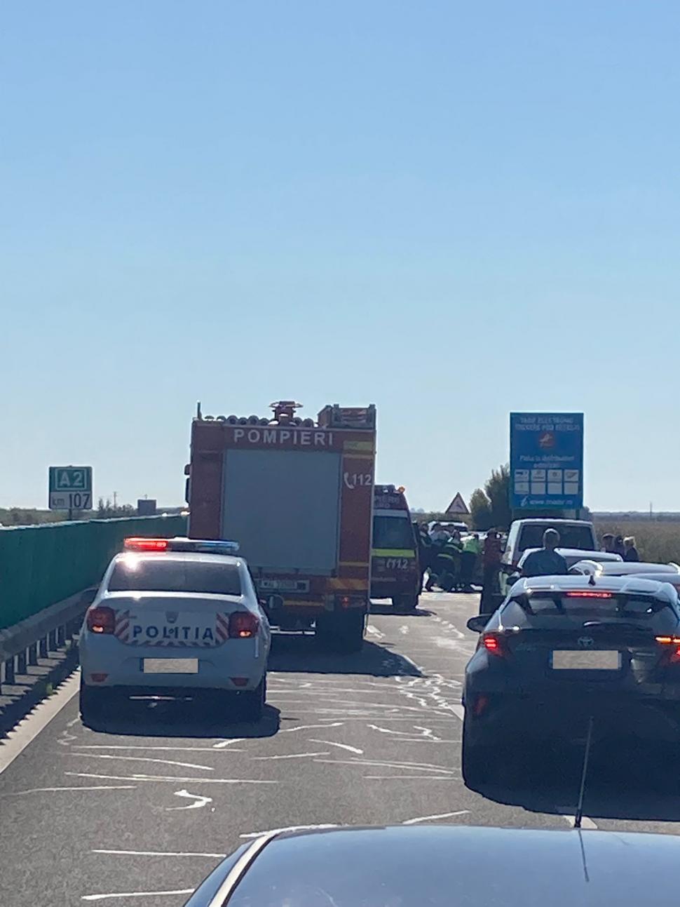 Coadă de maşini de cinci kilometri în drumul spre mare. Trei accidente rutiere au avut loc pe A2 spre Constanţa 849446