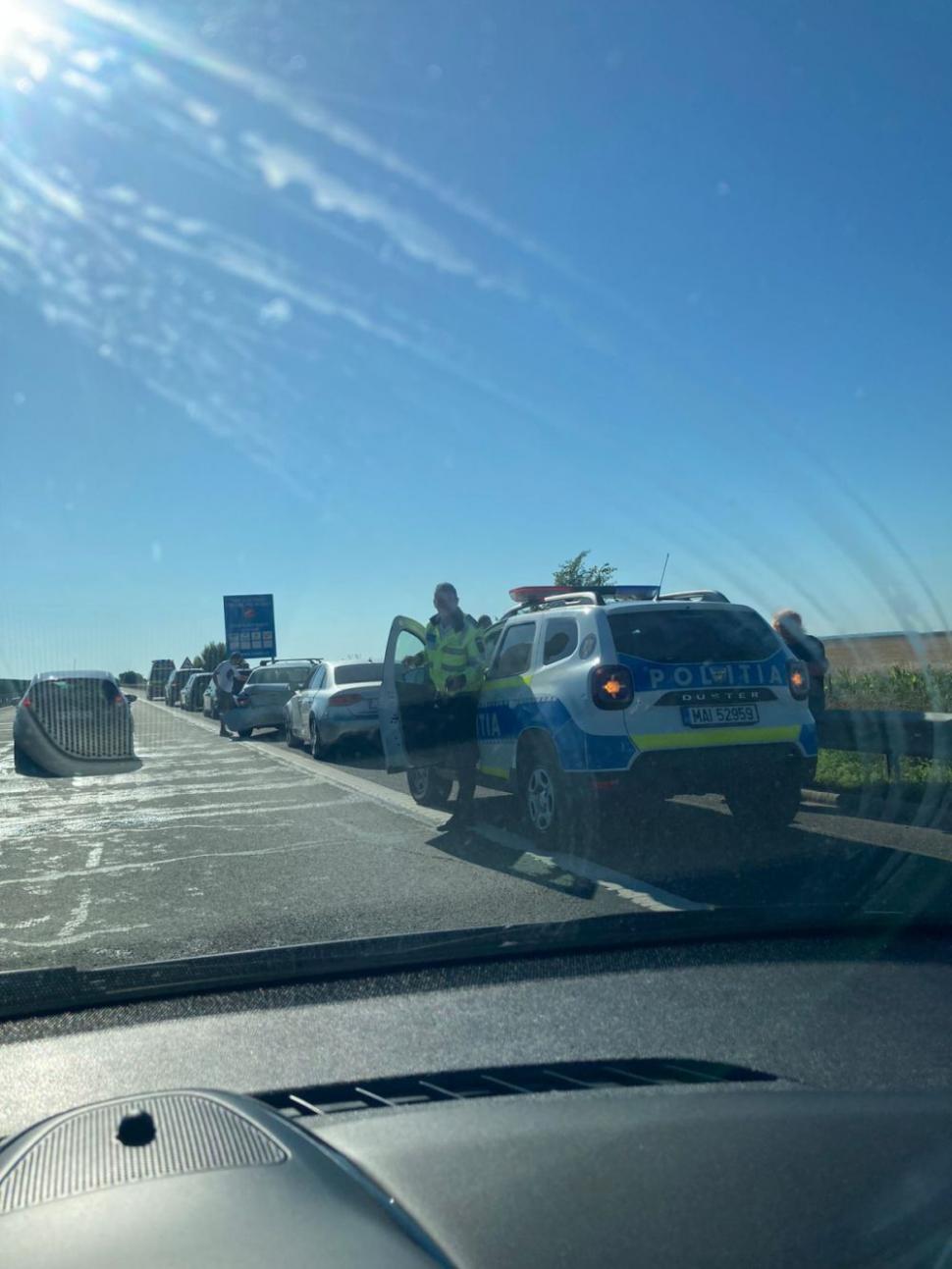 Coadă de maşini de cinci kilometri în drumul spre mare. Trei accidente rutiere au avut loc pe A2 spre Constanţa 849447