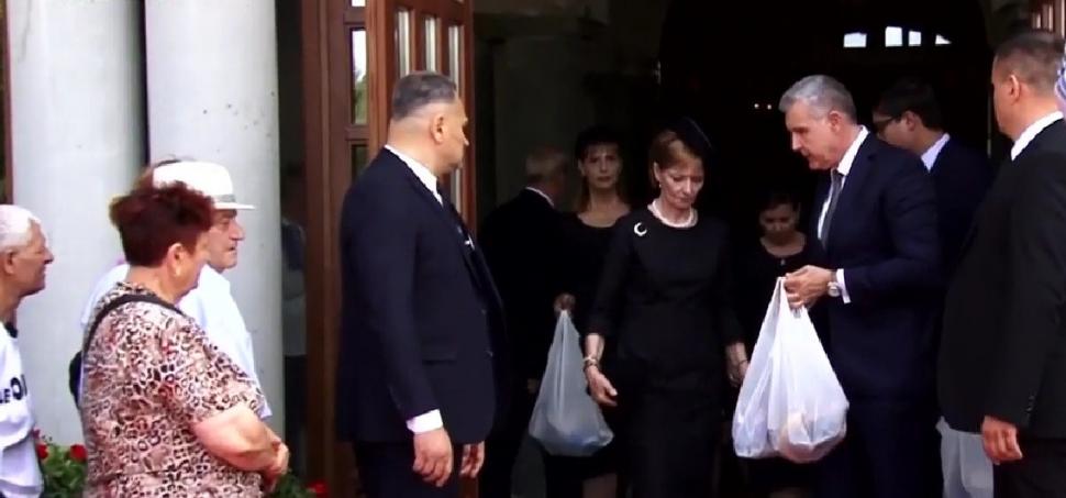 Familia Regală, la slujba de şapte ani în memoria Reginei Ana. Imagini emoţionante de la ceremonia de pomenire 849542