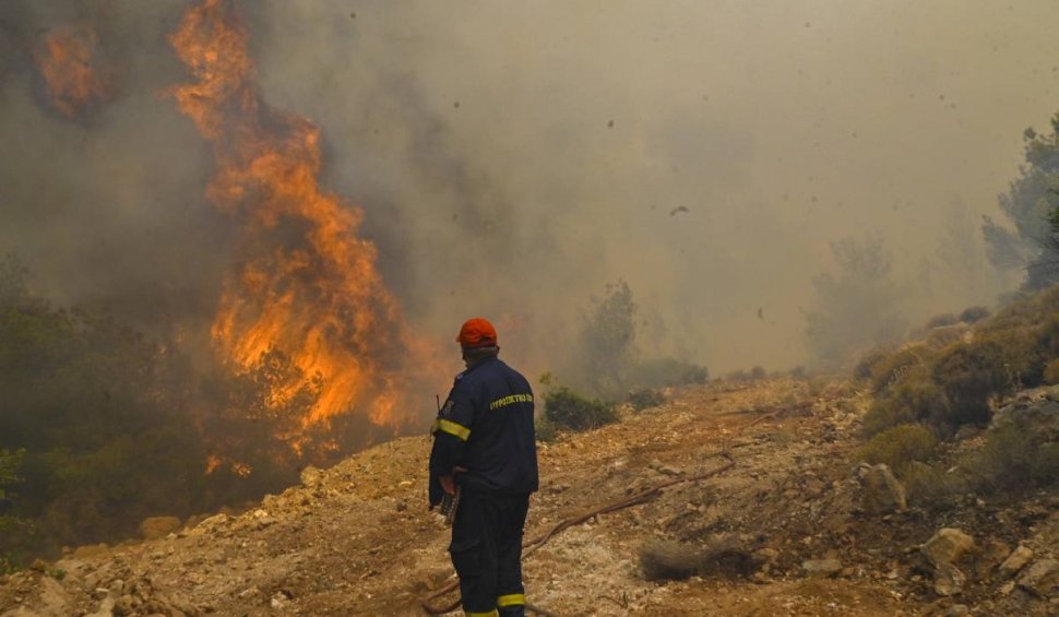 Guvernul anunţă cauza incendiilor din Grecia. "Au izbucnit 667 în total, adică peste 60 de incendii pe zi, aproape în toată țara"