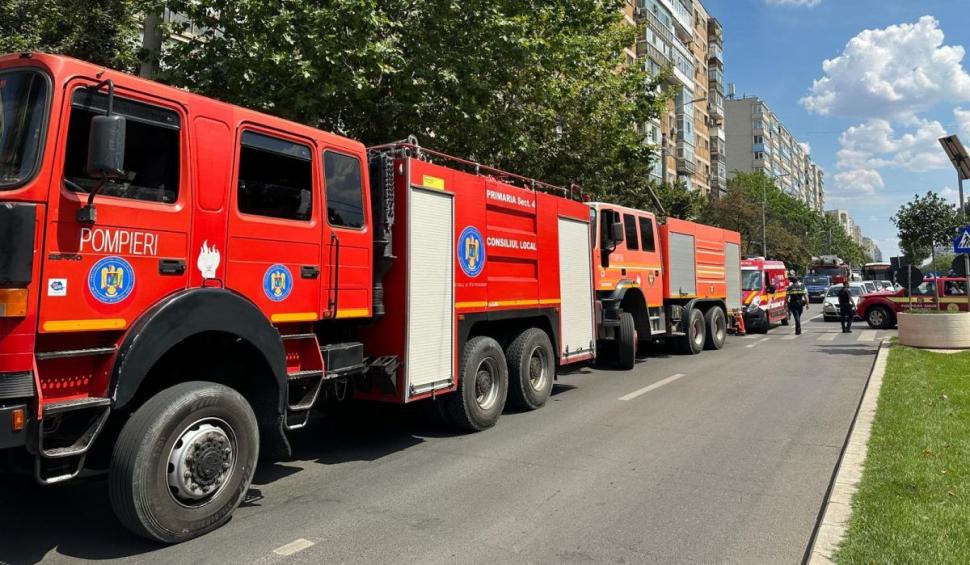 Explozie într-un bloc de pe Șoseaua Berceni din Bucureşti: Un om este rănit, 40 au fost evacuaţi. Primele imagini de la locul deflagraţiei 849639