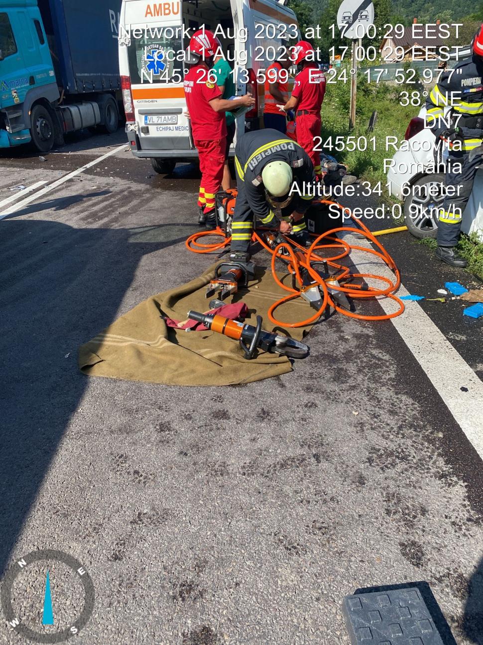 Accident mortal pe Valea Oltului. O mașină și un autocamion au intrat în coliziune. Circulația este oprită pe ambele sensuri pe DN7 850026