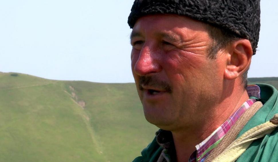 Aristică, ciobanul cu facultate de pe Transalpina: A ales oieritul, deși este licențiat în Silvicultură | ”Tot cu oile îmi place mai mult” 849840