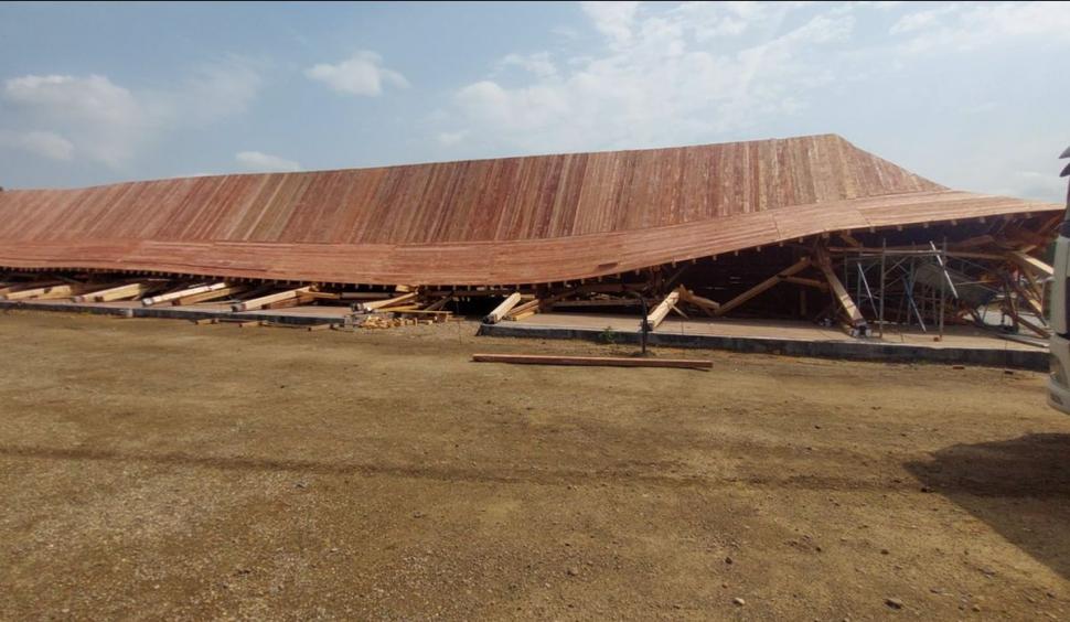 O construcție de 1,5 milioane de euro, menită să marcheze Bătălia de la Podul Înalt, a picat înainte de inaugurare 849947