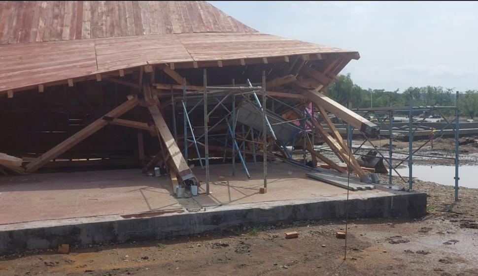 O construcție de 1,5 milioane de euro, menită să marcheze Bătălia de la Podul Înalt, a picat înainte de inaugurare 849949