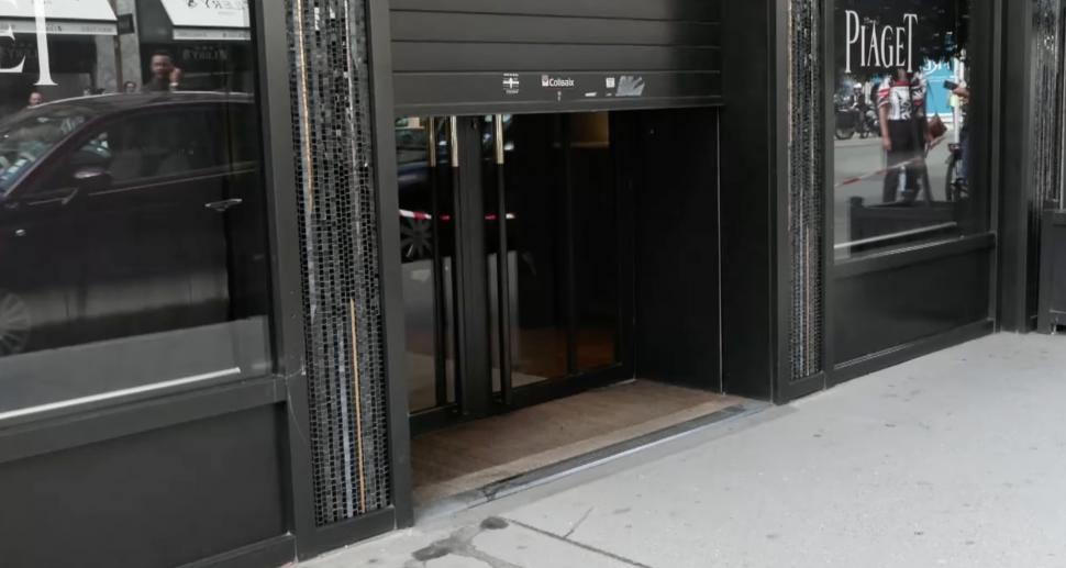 Jaf de 15 milioane de euro, la Ritz, în Paris. Trei persoane au furat bijuterii dintr-un magazin aflat în hotelul parizian 850050