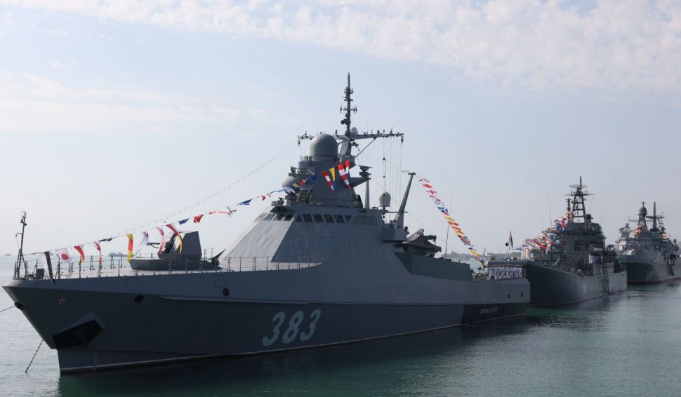 Moscova anunță că navele de război "Serghei Kotov" și "Vasili Bîkov" au fost atacate cu drone în Marea Neagră | Șeful armatei ruse, în inspecție la Zaporojie