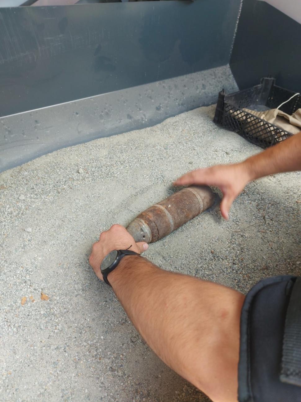 Proiectil exploziv găsit în curtea Spitalului de Psihiatrie din Sibiu. Pirotehniștii au intervenit de urgență 850078