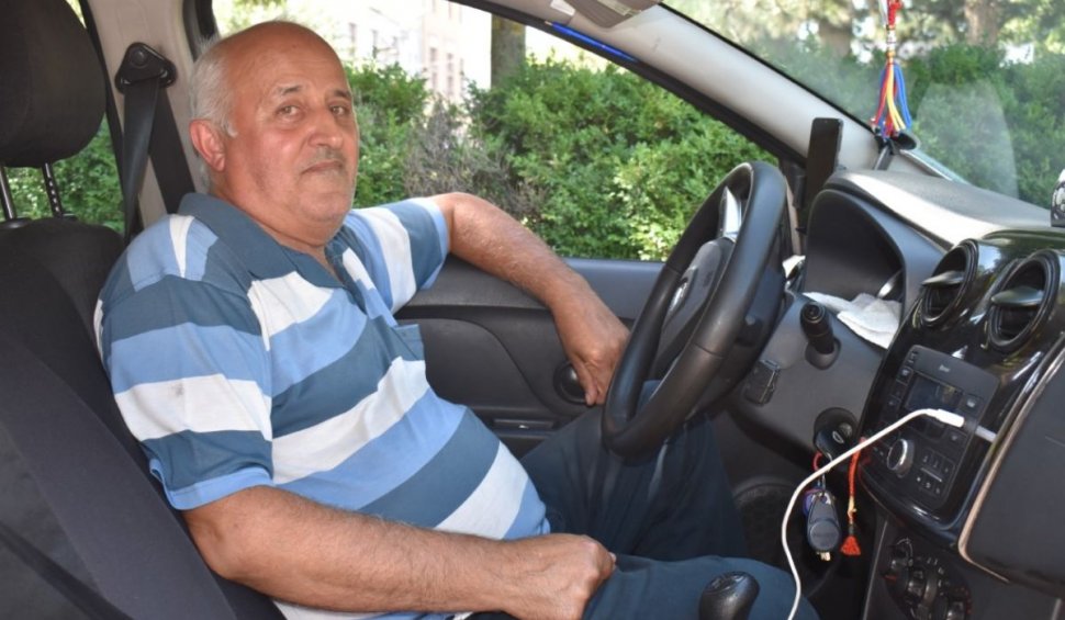 Lecţia de viaţă oferită de un taximetrist din Botoşani, care a găsit o sacoşă de rafie plină cu bani sub scaun