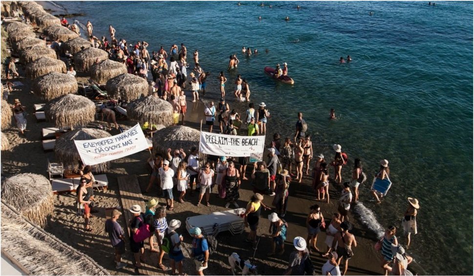 "Ne vrem plajele înapoi" | Grecii se revoltă împotriva șezlongurilor amplasate ilegal 