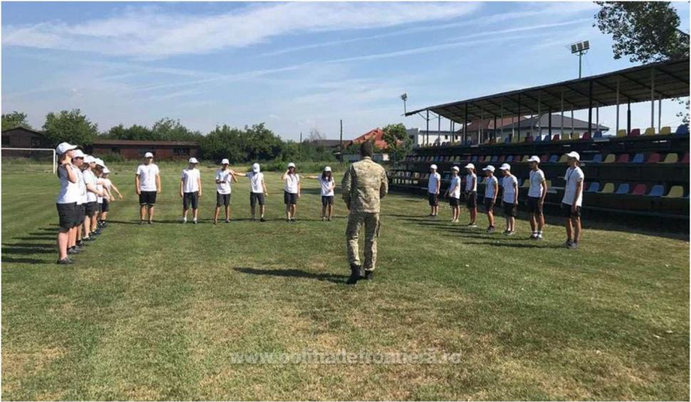20 de elevi au învățat ce înseamnă să fii polițist la prima tabără organizată de Poliția de Frontieră  850758