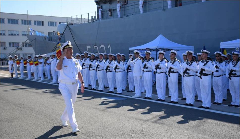 Ziua porților deschise în Portul Militar Constanța. Turiștii au putut urca la bordul navelor şi elicopterelor 850715