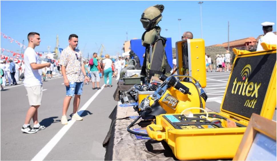 Ziua porților deschise în Portul Militar Constanța. Turiștii au putut urca la bordul navelor şi elicopterelor 850716