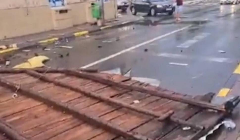 "Nu știam că mi-a luat acoperișul. Doamne, ce să fac acum?" Ravagii în țară din cauza furtunilor. Anunțul meteorologilor pentru următoarele zile 851054