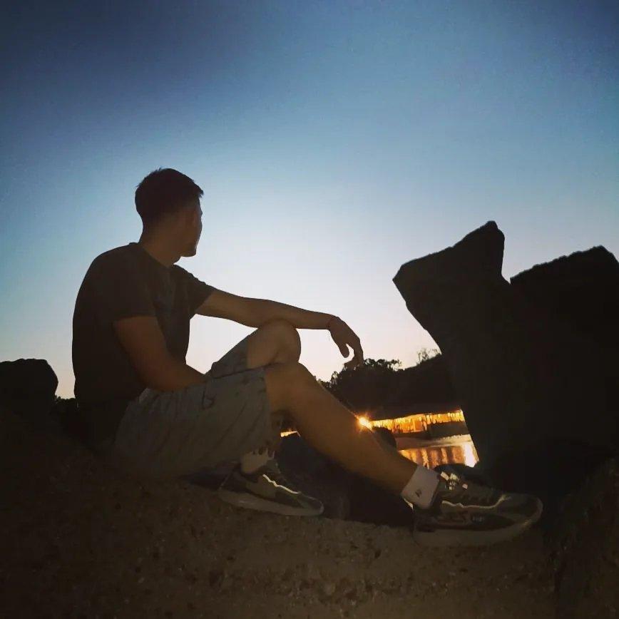 El este Sergiu, iubitul fetei ucise în Mangalia de prietena sa, pentru care s-ar fi certat cele două tinere în noaptea crimei 851010