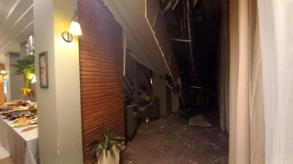 "Am crezut că e cutremur. Toţi îşi strigau copiii": Tavan prăbuşit peste oameni, la o petrecere de majorat, într-un restaurant luxos din Băile Herculane 851268