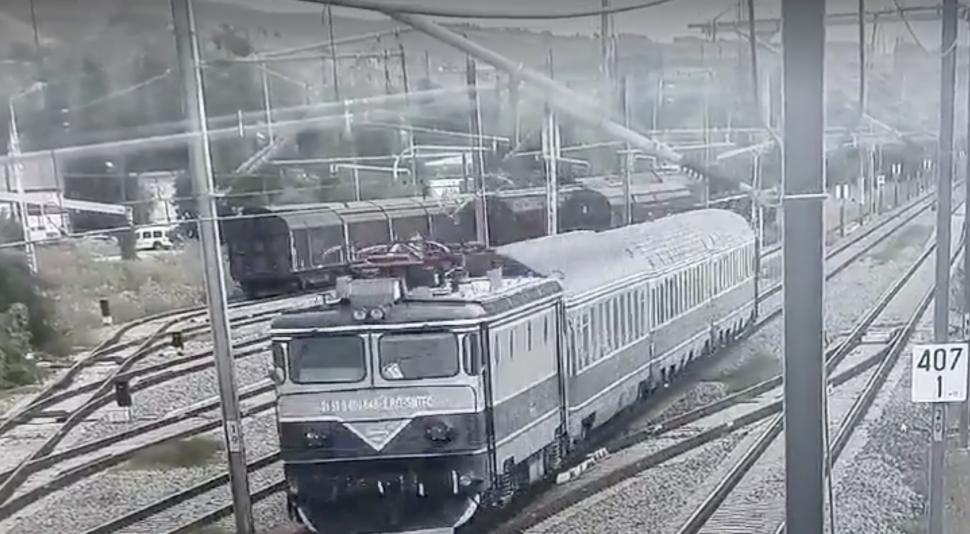 Scandal la CFR după incidentul cu ușa desprinsă, din mers, a unui tren. CFR SA dezminte acuzațiile aduse de CFR Călători: "Am dat semnal de atenție" 851447