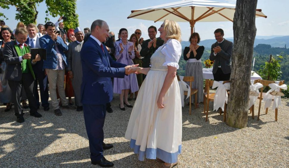 Fosta șefă a diplomației Austriei, care a dansat cu Putin la propria nuntă, s-a mutat în Rusia: "Aceasta este și lumea mea"