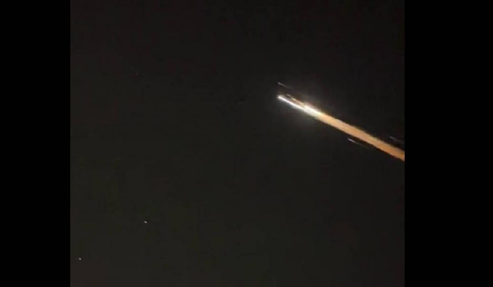 "Ce naiba e aia? OZN? Extratereștri?": Momentul înfiorător în care o minge de foc traversează cerul 851461