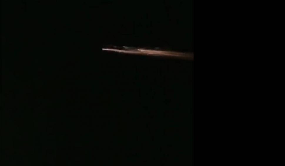 "Ce naiba e aia? OZN? Extratereștri?": Momentul înfiorător în care o minge de foc traversează cerul 851462