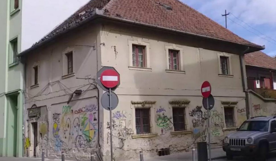 Monument istoric, plin de graffiti, scos la vânzare cu peste două milioane de euro, în Cluj