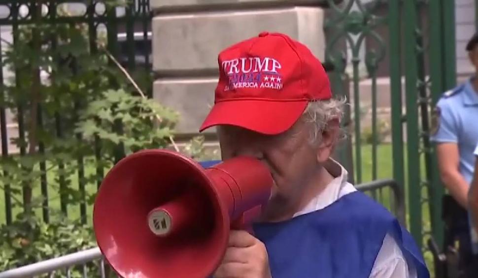 Polițiștii au mers peste politicienii din fruntea țării. "Mor oamenii de foame. O să le ia și pâinea de la gură": Primul protest față de austeritate 851450