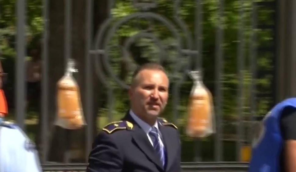 Polițiștii au mers peste politicienii din fruntea țării. "Mor oamenii de foame. O să le ia și pâinea de la gură": Primul protest față de austeritate 851451