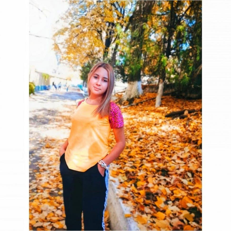 Alina a fost înmormântată în rochie de mireasă. Tot satul a plâns pentru fata omorâtă de cea mai bună prietenă 851600