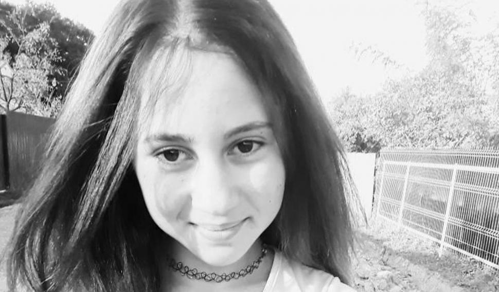 Doi tineri au fost filmați în parcul din Mangalia, la scurt timp după ce criminala a aruncat cadavrul Alinei sub o bancă 851536