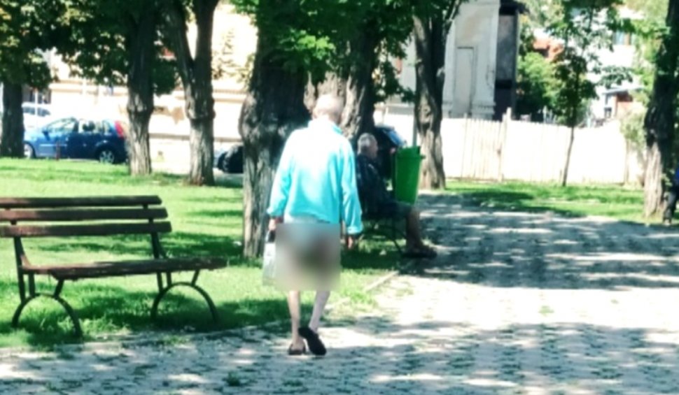 "Această imagine m-a şocat": Pacient în scutec şi cu sondă urinară, găsit rătăcind pe o stradă din Buzău. Anchetă la spitalul din care fugise