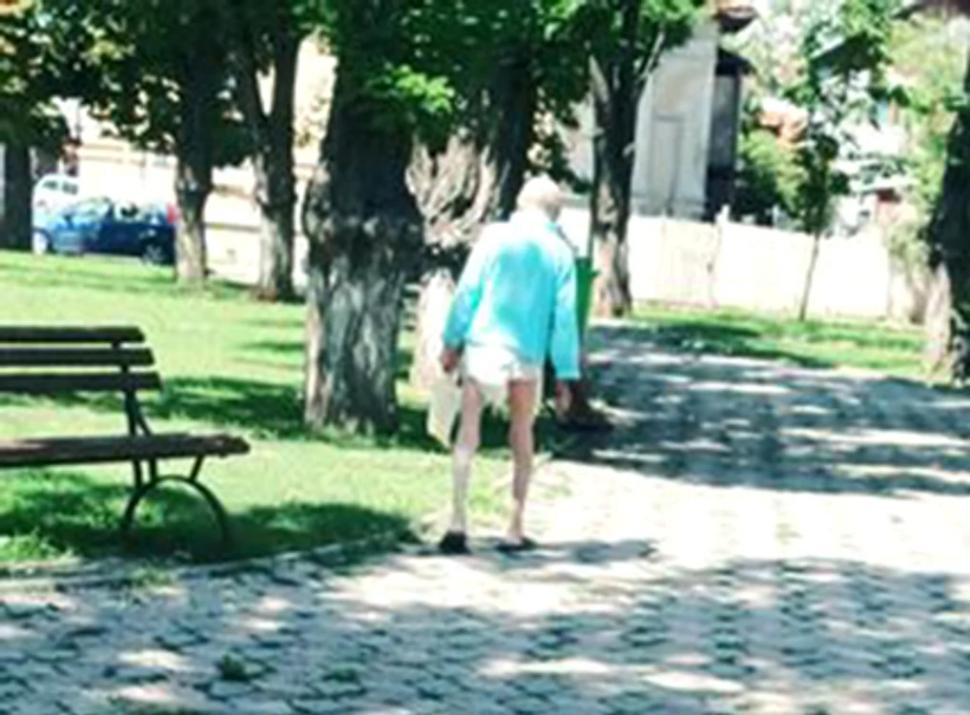 "Această imagine m-a şocat": Pacient în scutec şi cu sondă urinară, găsit rătăcind pe o stradă din Buzău. Anchetă la spitalul din care fugise 851646