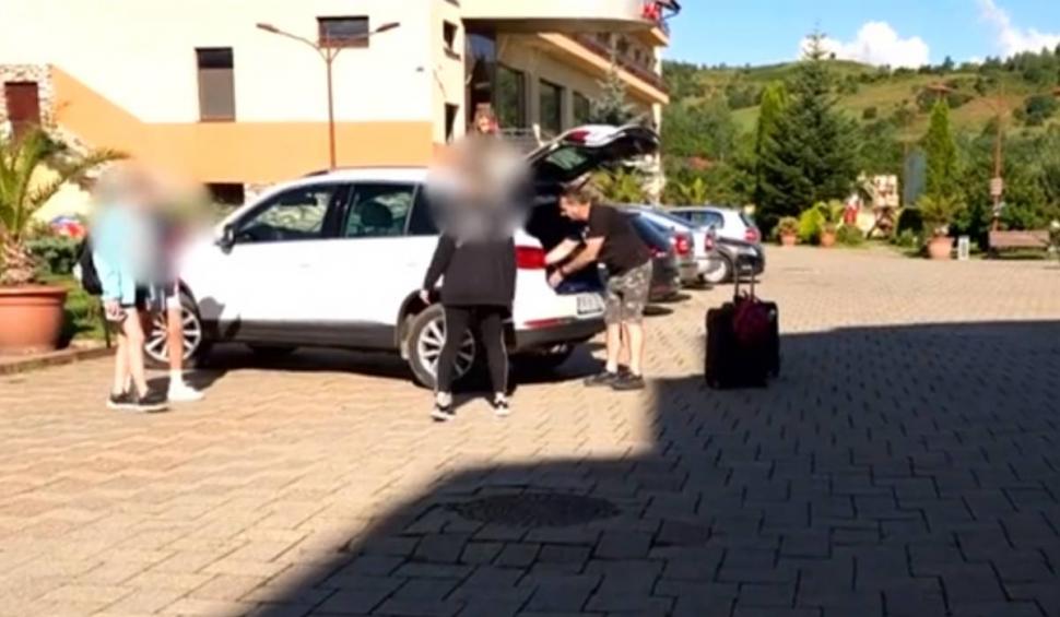 Doi copii, la spital și alți zeci acuză stări de rău după ce au mâncat, în tabără, la un resort de patru stele din Bran. Părinții au venit din Teleorman să îi ia acasă 851773