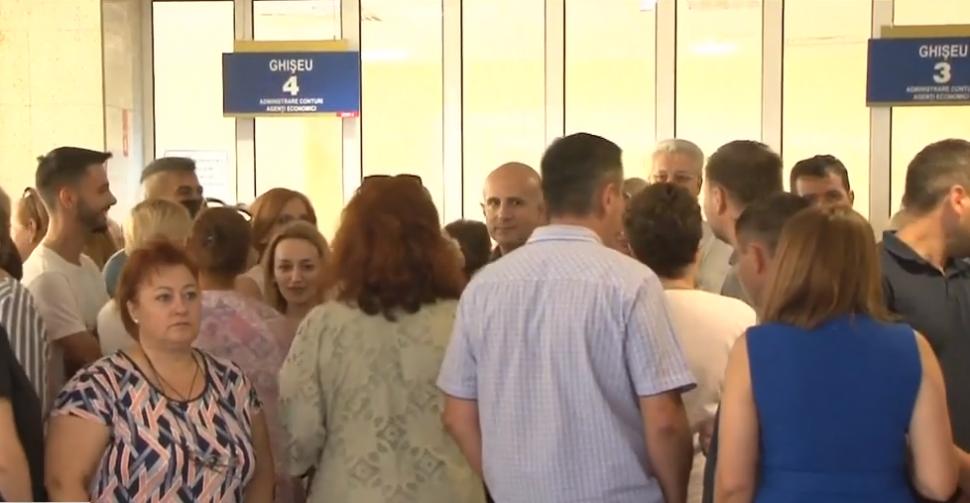 "A venit bomboana de pe colivă cu această ordonanță": Proteste ale angajaţilor de la Finanţe, în mai multe judeţe din ţară 851734