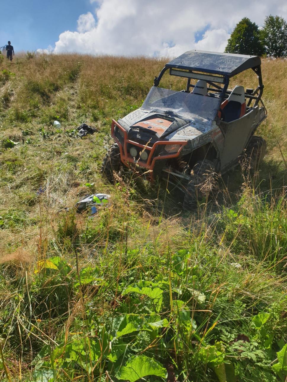 Accident grav în Maramureș: O mașină de teren a căzut într-o râpă | A fost chemat elicopterul SMURD 851868