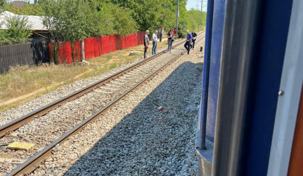 Bărbat lovit mortal de trenul de călători București-Constanța, între Băneasa și Pantelimon! Traficul feroviar este oprit