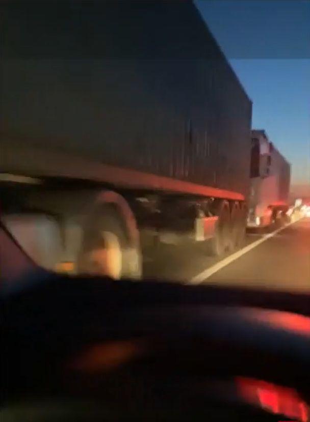 Haos pe o şosea din Satu Mare. Mai multe TIR-uri au fost implicate într-un accident 851925