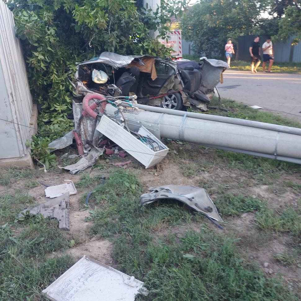 Familii distruse, după ce doi adolescenți s-au urcat în maşină cu prietenul lor fără permis, în Galaţi 851971