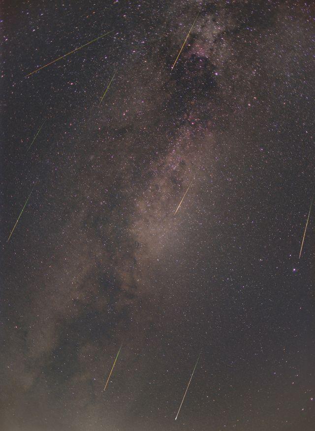 Imagini spectaculoase cu Perseidele vizibile pe cerul României 851976